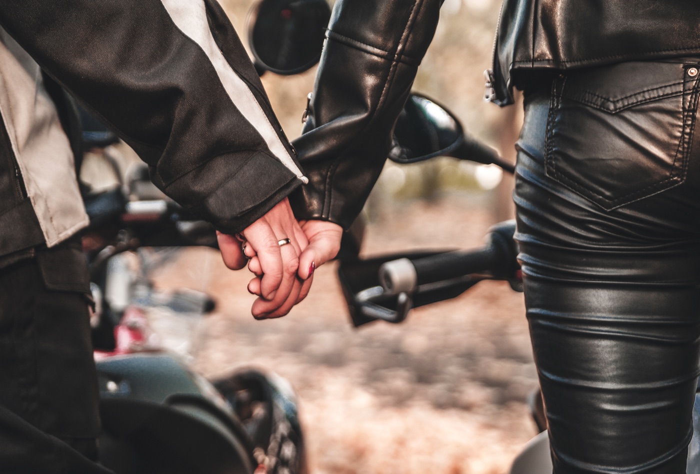 Casal em motocicleta